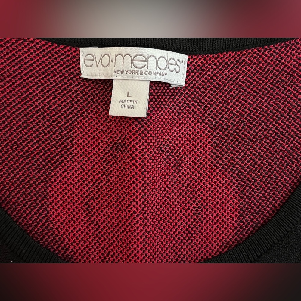Eva Mendes Red and Black Flower Dress with Flattering Flare Silhouette LIKE NEW - Picture 2 of 5